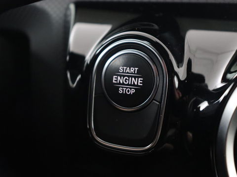 Mercedes-Benz A-Klasse 250e Business Solution Luxury | Leder | Trekhaak | Stoelverwarming | Camera | Sfeerverlichting | Navigatie | Park Assist | Full LED | Widescreen