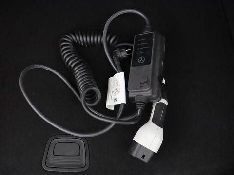 Mercedes-Benz A-Klasse 250e Business Solution Luxury | Leder | Trekhaak | Stoelverwarming | Camera | Sfeerverlichting | Navigatie | Park Assist | Full LED | Widescreen