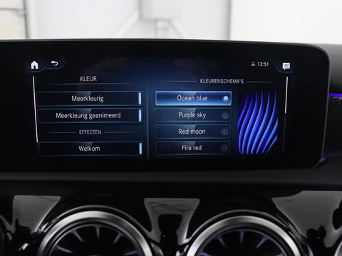 Mercedes-Benz A-Klasse 250e Business Solution Luxury | Leder | Trekhaak | Stoelverwarming | Camera | Sfeerverlichting | Navigatie | Park Assist | Full LED | Widescreen