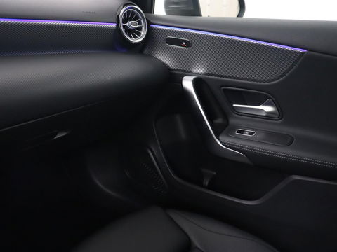 Mercedes-Benz A-Klasse 250e Business Solution Luxury | Leder | Trekhaak | Stoelverwarming | Camera | Sfeerverlichting | Navigatie | Park Assist | Full LED | Widescreen