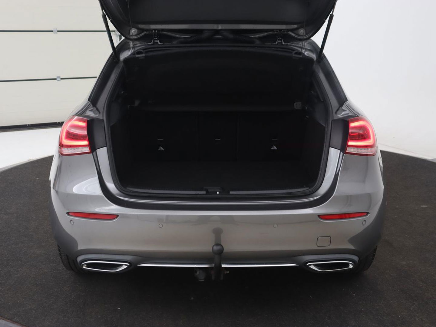 Mercedes-Benz A-Klasse 250e Business Solution Luxury | Leder | Trekhaak | Stoelverwarming | Camera | Sfeerverlichting | Navigatie | Park Assist | Full LED | Widescreen