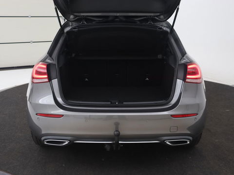 Mercedes-Benz A-Klasse 250e Business Solution Luxury | Leder | Trekhaak | Stoelverwarming | Camera | Sfeerverlichting | Navigatie | Park Assist | Full LED | Widescreen
