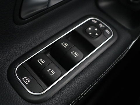 Mercedes-Benz A-Klasse 250e Business Solution Luxury | Leder | Trekhaak | Stoelverwarming | Camera | Sfeerverlichting | Navigatie | Park Assist | Full LED | Widescreen