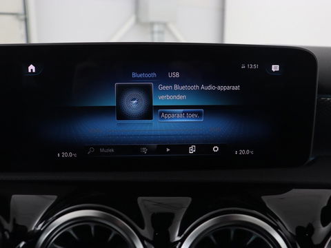 Mercedes-Benz A-Klasse 250e Business Solution Luxury | Leder | Trekhaak | Stoelverwarming | Camera | Sfeerverlichting | Navigatie | Park Assist | Full LED | Widescreen