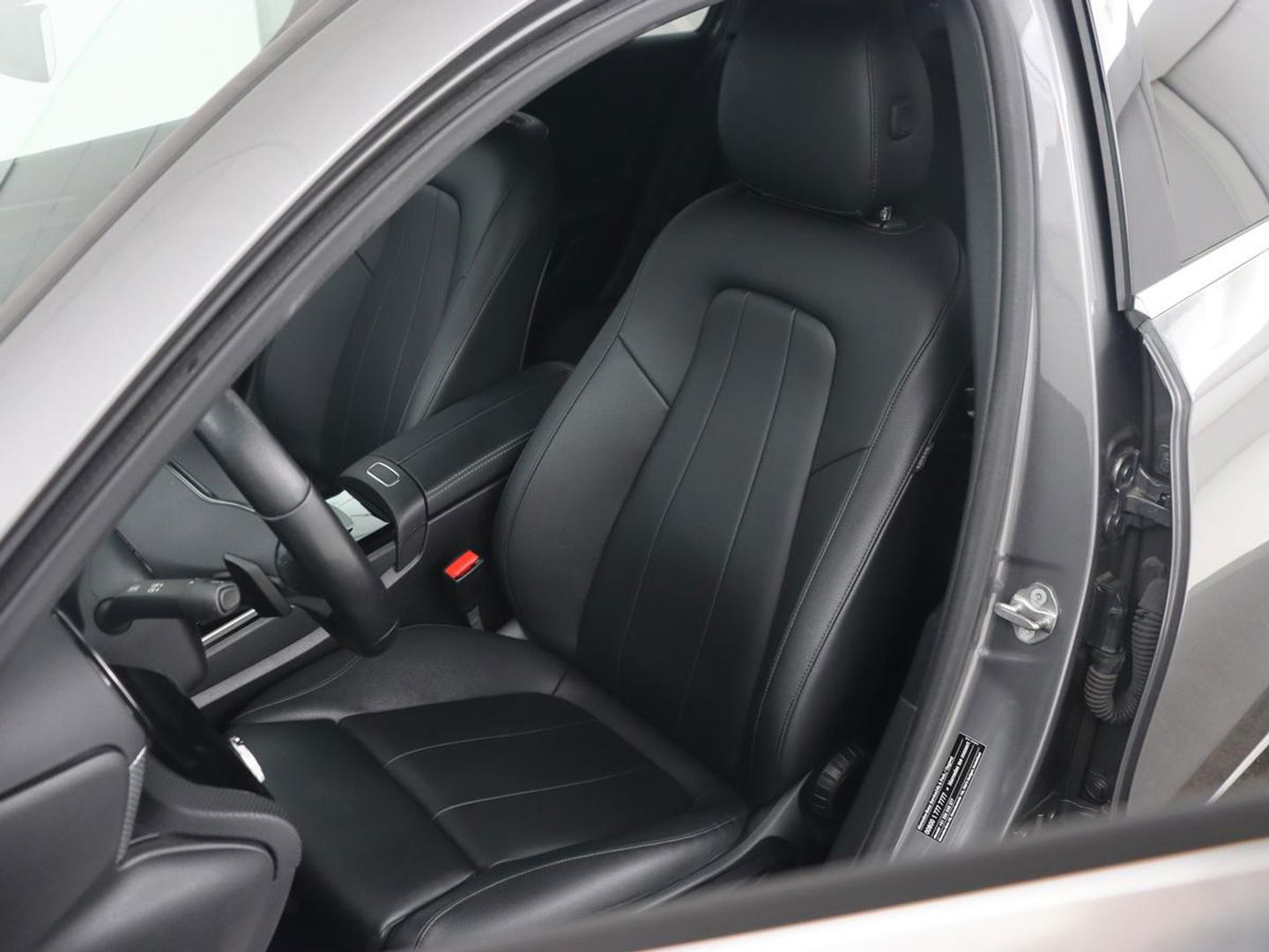 Mercedes-Benz A-Klasse 250e Business Solution Luxury | Leder | Trekhaak | Stoelverwarming | Camera | Sfeerverlichting | Navigatie | Park Assist | Full LED | Widescreen