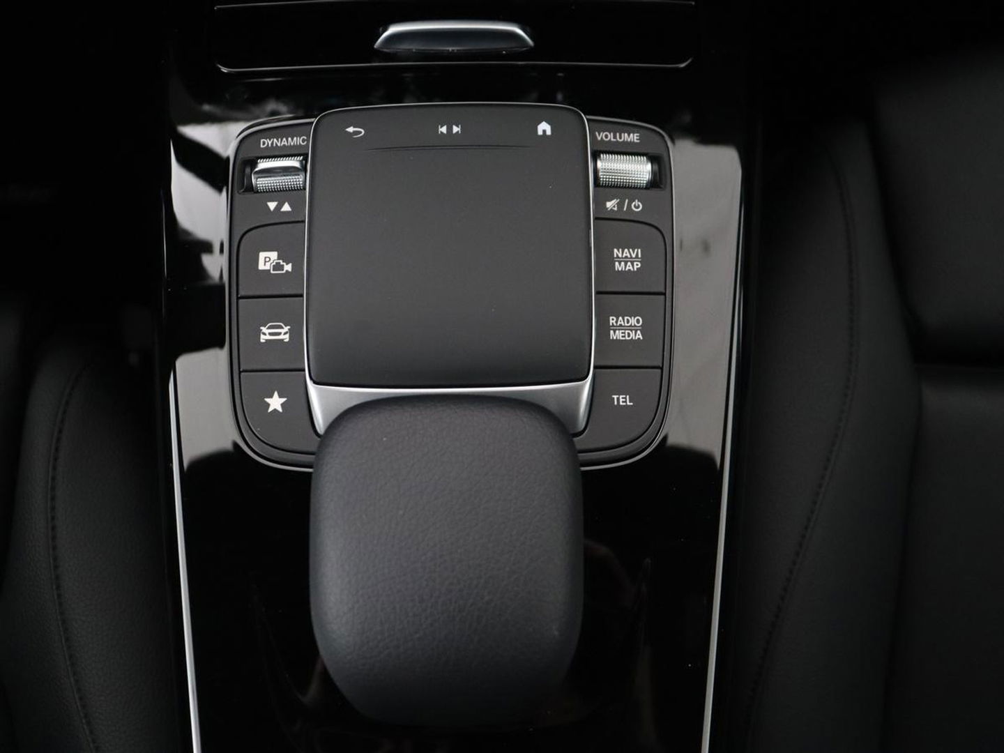 Mercedes-Benz A-Klasse 250e Business Solution Luxury | Leder | Trekhaak | Stoelverwarming | Camera | Sfeerverlichting | Navigatie | Park Assist | Full LED | Widescreen