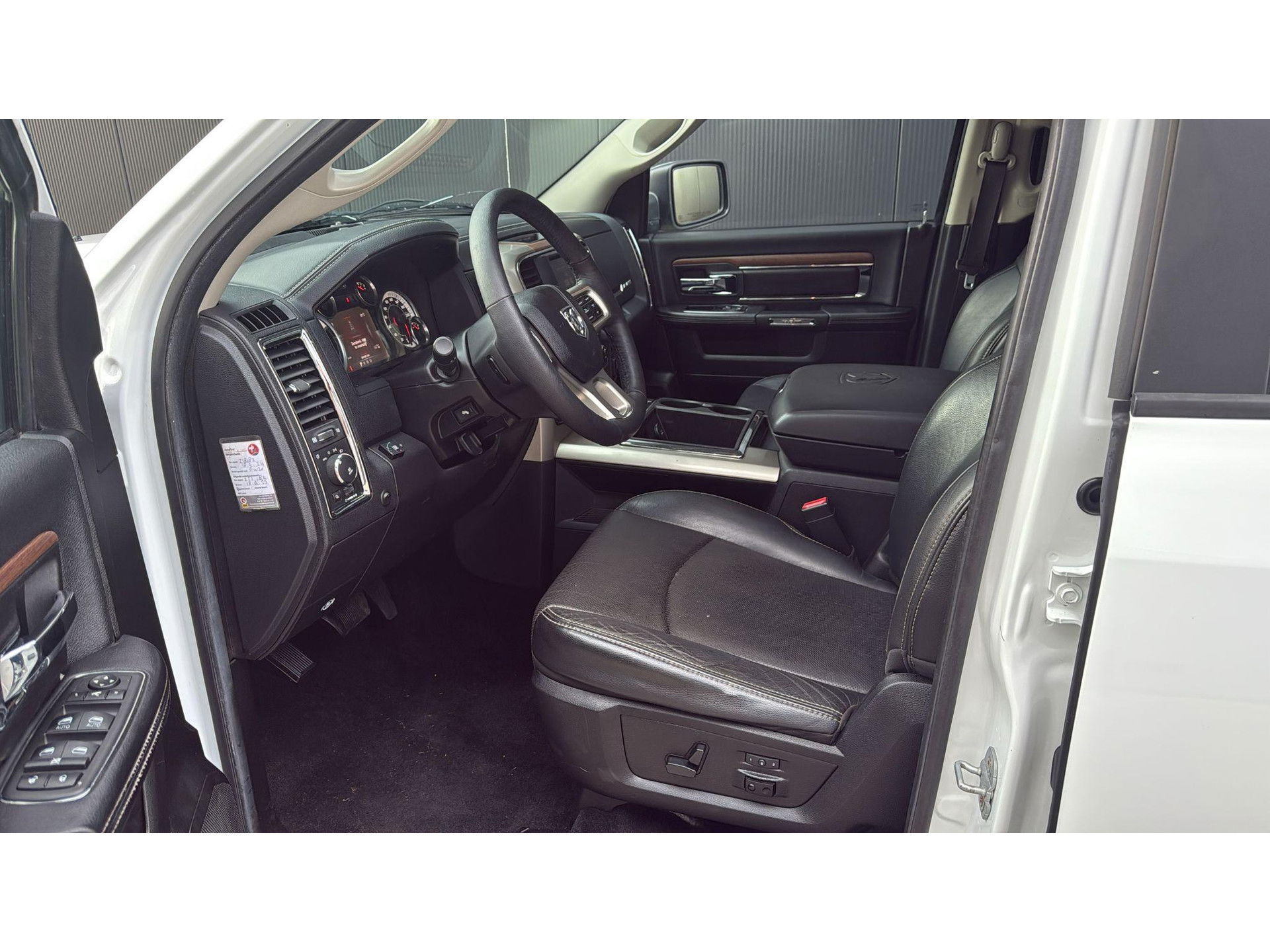 Dodge Ram 1500 5.7 V8 4x4 Crew Cab 5'7 Laramie 4WD LPG Catalogusprijs  € 25977