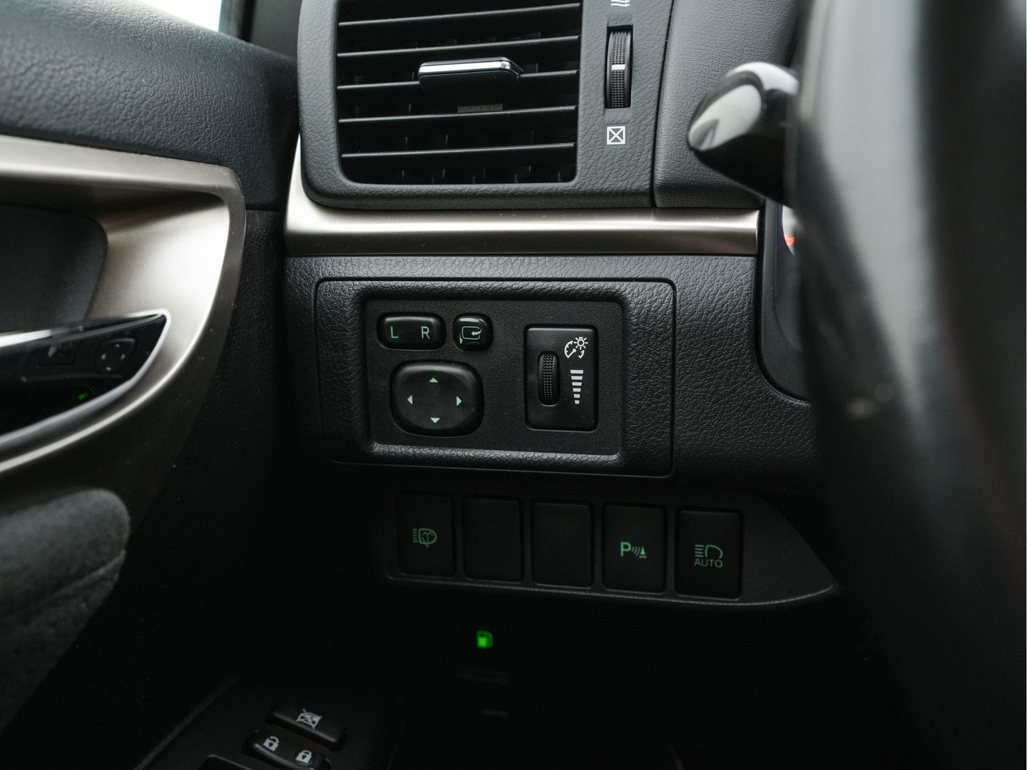 Lexus CT 200h Edition-30 Aut. *FULL-LED | ALCANTARA | NAVI-FULLMAP | HEATED-COMFORTSEATS | CAMERA | KEYLESS | ECC | LANE-ASSIST | PDC | ADAPTIVE-CRUISE | TOWBAR | PREMIUM-HIFI | 16"ALU*