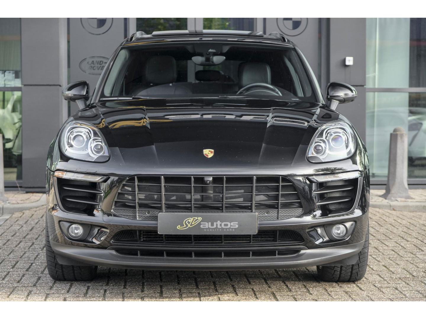 Porsche Macan 2.0 T 252pk Panoramadak Luchtvering 18-weg Adaptieve Sportstoelen Trekhaak elektrisch 21" LMV