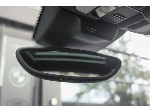 Porsche Macan 2.0 T 252pk Panoramadak Luchtvering 18-weg Adaptieve Sportstoelen Trekhaak elektrisch 21" LMV