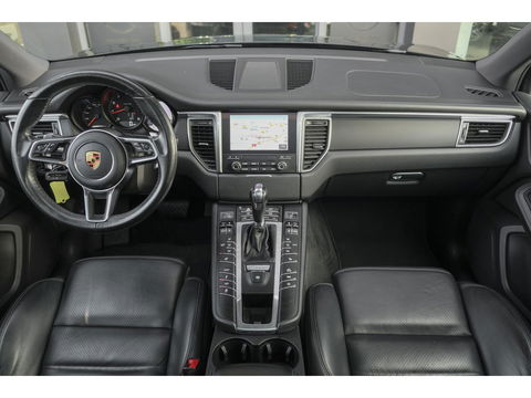 Porsche Macan 2.0 T 252pk Panoramadak Luchtvering 18-weg Adaptieve Sportstoelen Trekhaak elektrisch 21" LMV