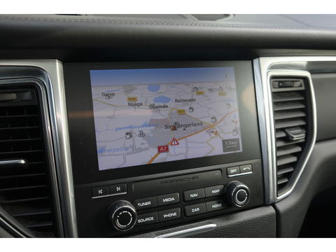 Porsche Macan 2.0 T 252pk Panoramadak Luchtvering 18-weg Adaptieve Sportstoelen Trekhaak elektrisch 21" LMV