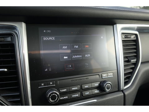 Porsche Macan 2.0 T 252pk Panoramadak Luchtvering 18-weg Adaptieve Sportstoelen Trekhaak elektrisch 21" LMV