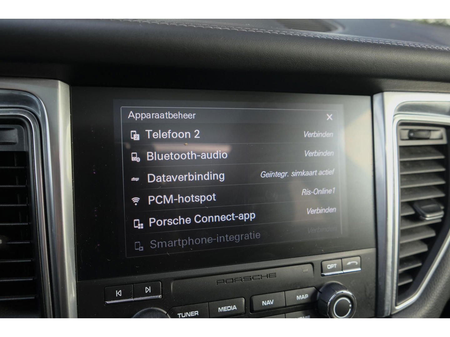 Porsche Macan 2.0 T 252pk Panoramadak Luchtvering 18-weg Adaptieve Sportstoelen Trekhaak elektrisch 21" LMV