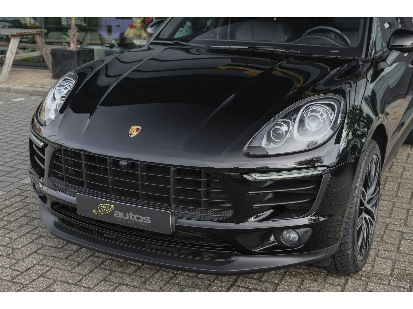 Porsche Macan 2.0 T 252pk Panoramadak Luchtvering 18-weg Adaptieve Sportstoelen Trekhaak elektrisch 21" LMV