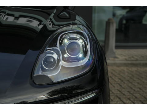 Porsche Macan 2.0 T 252pk Panoramadak Luchtvering 18-weg Adaptieve Sportstoelen Trekhaak elektrisch 21" LMV
