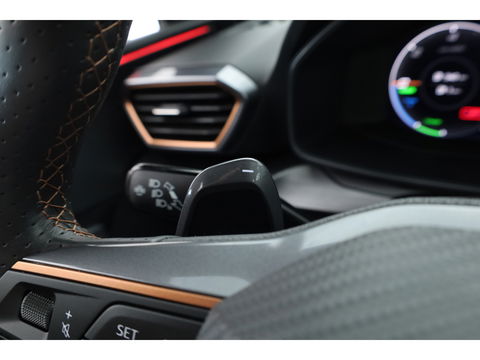 CUPRA Leon 1.4 e-Hybrid 204pk | Adapt. Cruise | Camera | Apple CarPlay | Navi | Stoel- Stuurverw.