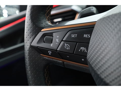 CUPRA Leon 1.4 e-Hybrid 204pk | Adapt. Cruise | Camera | Apple CarPlay | Navi | Stoel- Stuurverw.