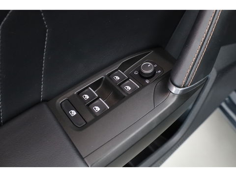 CUPRA Leon 1.4 e-Hybrid 204pk | Adapt. Cruise | Camera | Apple CarPlay | Navi | Stoel- Stuurverw.