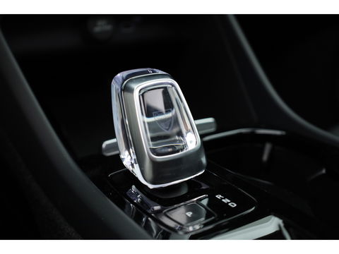 Volvo XC40 2.0 B4 Ultra Dark 197PK | Pano | Matrix LED | 360cam | 21'' | Pilot Assist | H&K