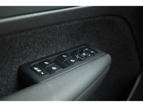 Volvo XC40 2.0 B4 Ultra Dark 197PK | Pano | Matrix LED | 360cam | 21'' | Pilot Assist | H&K