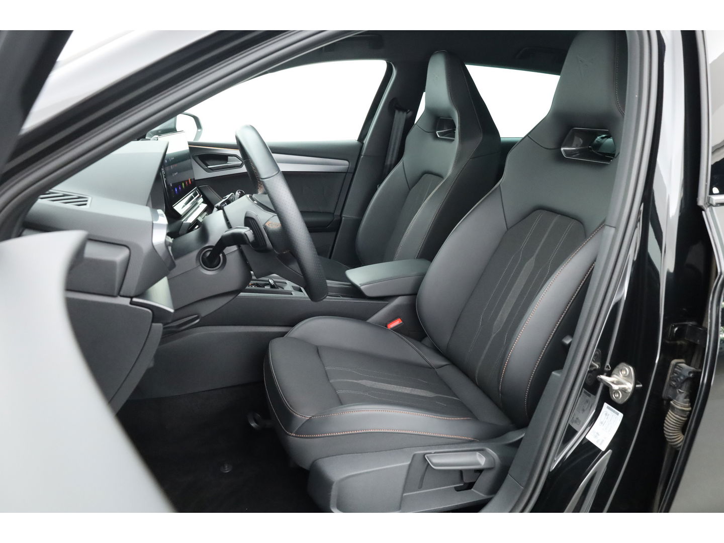 CUPRA Leon Sportstourer 1.4 e-Hybrid 204pk | Navi | Adapt. Cruise | CarPlay | Keyless | Camera | Stoel-Stuurverw.