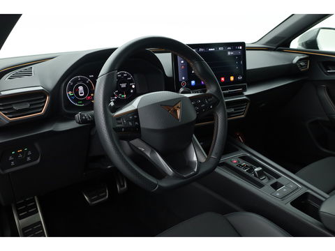 CUPRA Leon Sportstourer 1.4 e-Hybrid 204pk | Navi | Adapt. Cruise | CarPlay | Keyless | Camera | Stoel-Stuurverw.
