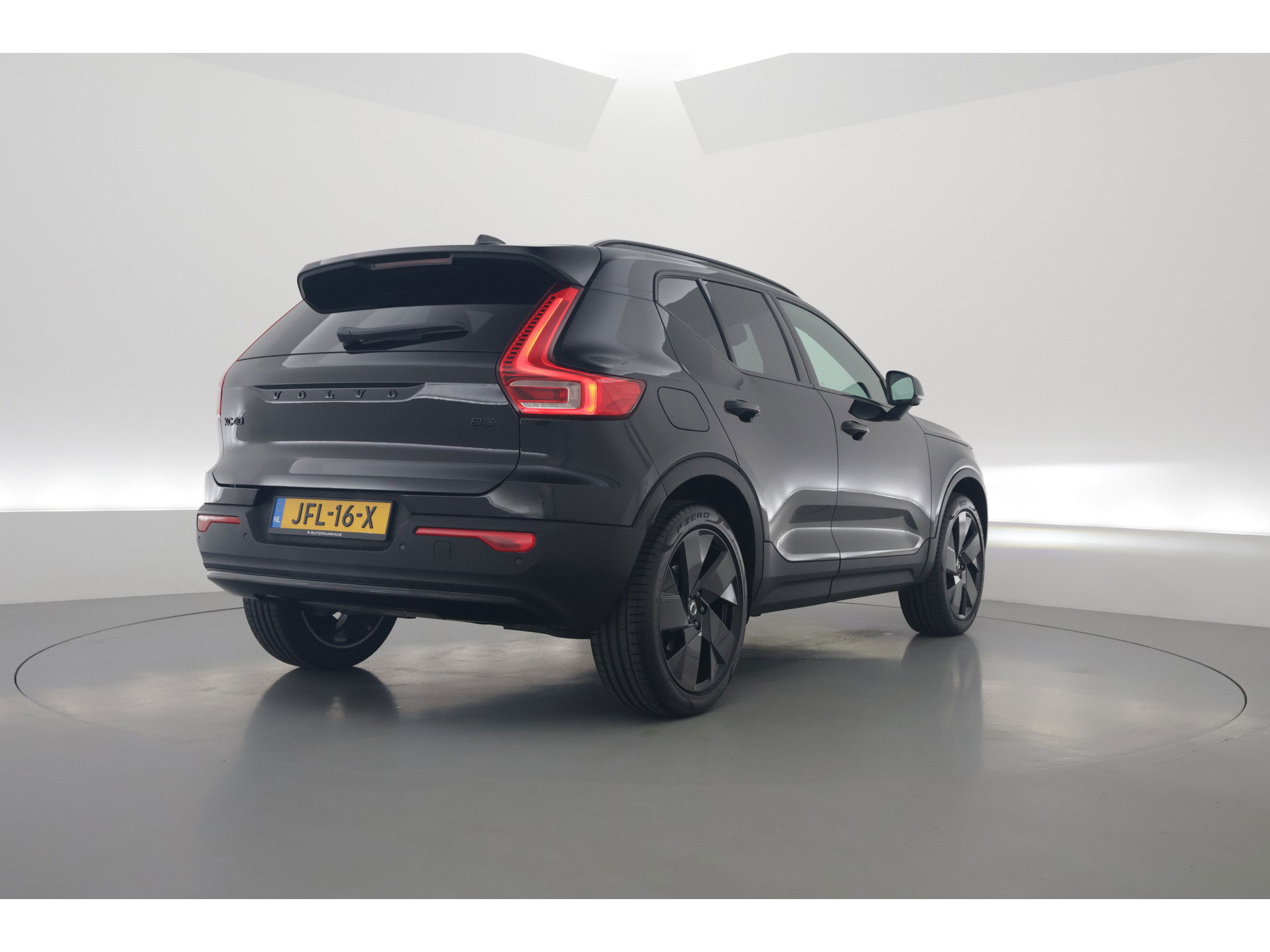 Volvo XC40 B3 Plus Black Edition | Adapt. Cruise | Harman Kardon | 360cam | Pixel LED | Stoel- Stuurverw. | 20''