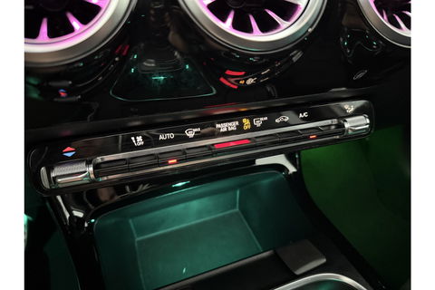 Mercedes-Benz A-Klasse 200 AMG | Panoramadak | Camera | Sfeerverl. | LED | Virtual Cockpit | Navi | Cruise