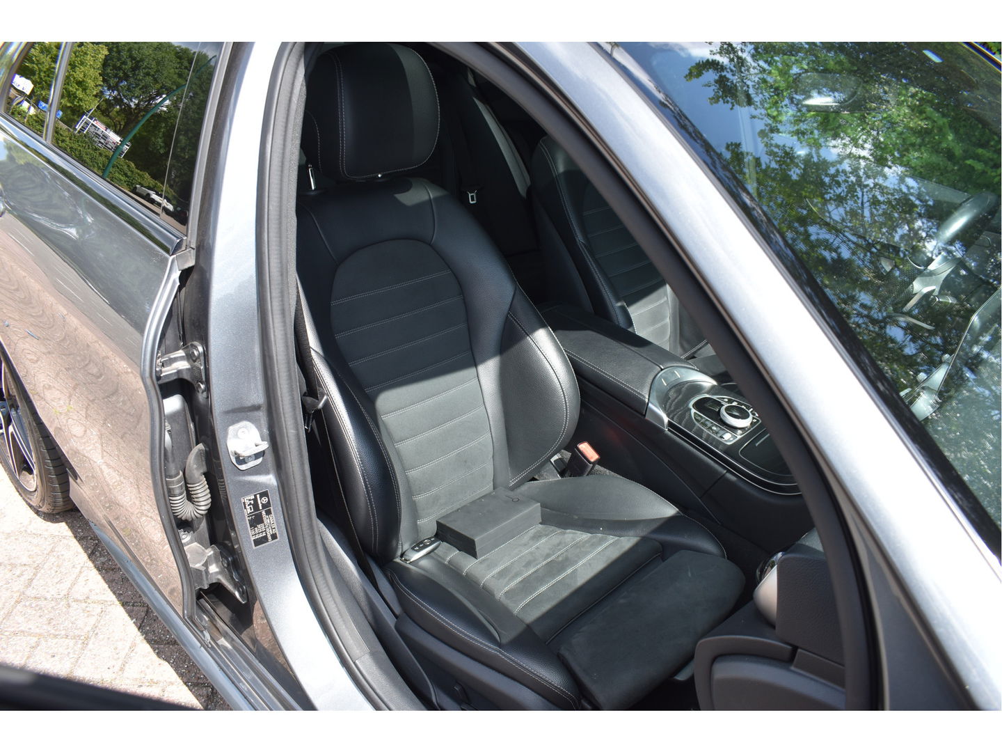 Mercedes-Benz C-Klasse 180 Business Solution AMG | NL-Auto | 360 gr. camera | Pano.dak | Afn.haak | Carplay | Full LED