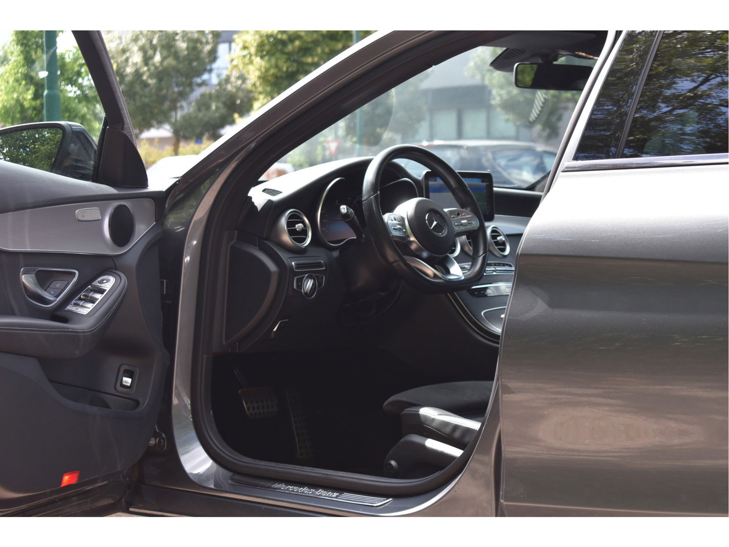 Mercedes-Benz C-Klasse 180 Business Solution AMG | NL-Auto | 360 gr. camera | Pano.dak | Afn.haak | Carplay | Full LED