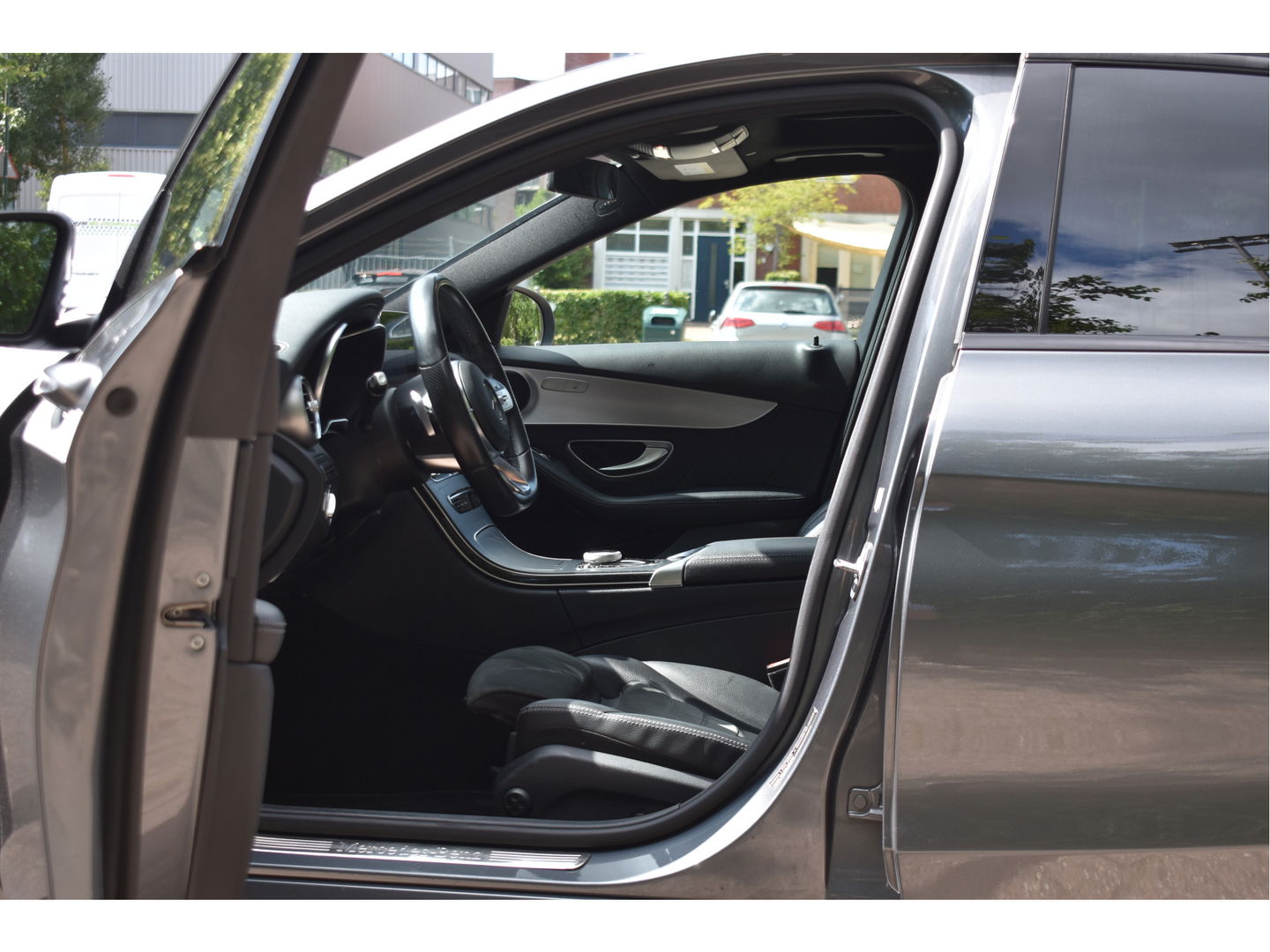 Mercedes-Benz C-Klasse 180 Business Solution AMG | NL-Auto | 360 gr. camera | Pano.dak | Afn.haak | Carplay | Full LED