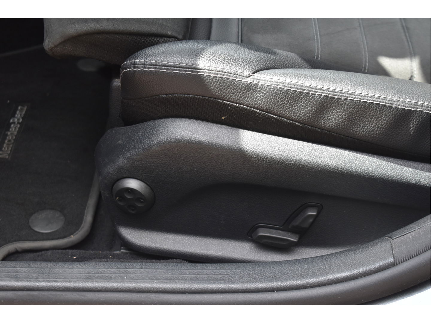 Mercedes-Benz C-Klasse 180 Business Solution AMG | NL-Auto | 360 gr. camera | Pano.dak | Afn.haak | Carplay | Full LED