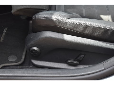 Mercedes-Benz C-Klasse 180 Business Solution AMG | NL-Auto | 360 gr. camera | Pano.dak | Afn.haak | Carplay | Full LED