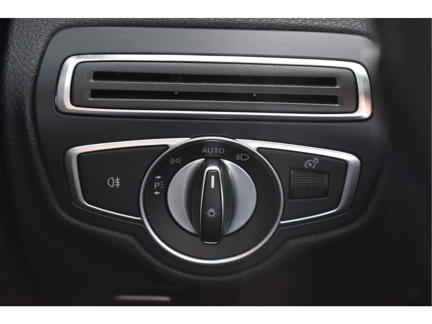 Mercedes-Benz C-Klasse 180 Business Solution AMG | NL-Auto | 360 gr. camera | Pano.dak | Afn.haak | Carplay | Full LED