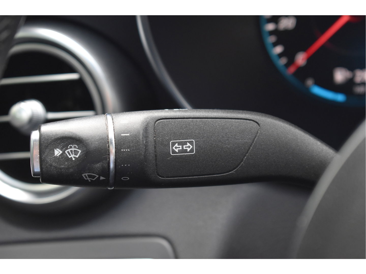 Mercedes-Benz C-Klasse 180 Business Solution AMG | NL-Auto | 360 gr. camera | Pano.dak | Afn.haak | Carplay | Full LED