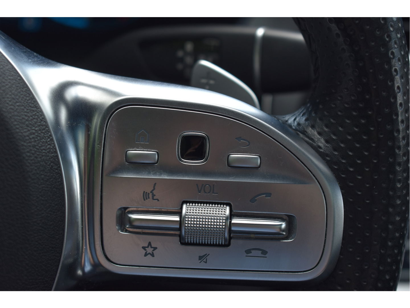 Mercedes-Benz C-Klasse 180 Business Solution AMG | NL-Auto | 360 gr. camera | Pano.dak | Afn.haak | Carplay | Full LED