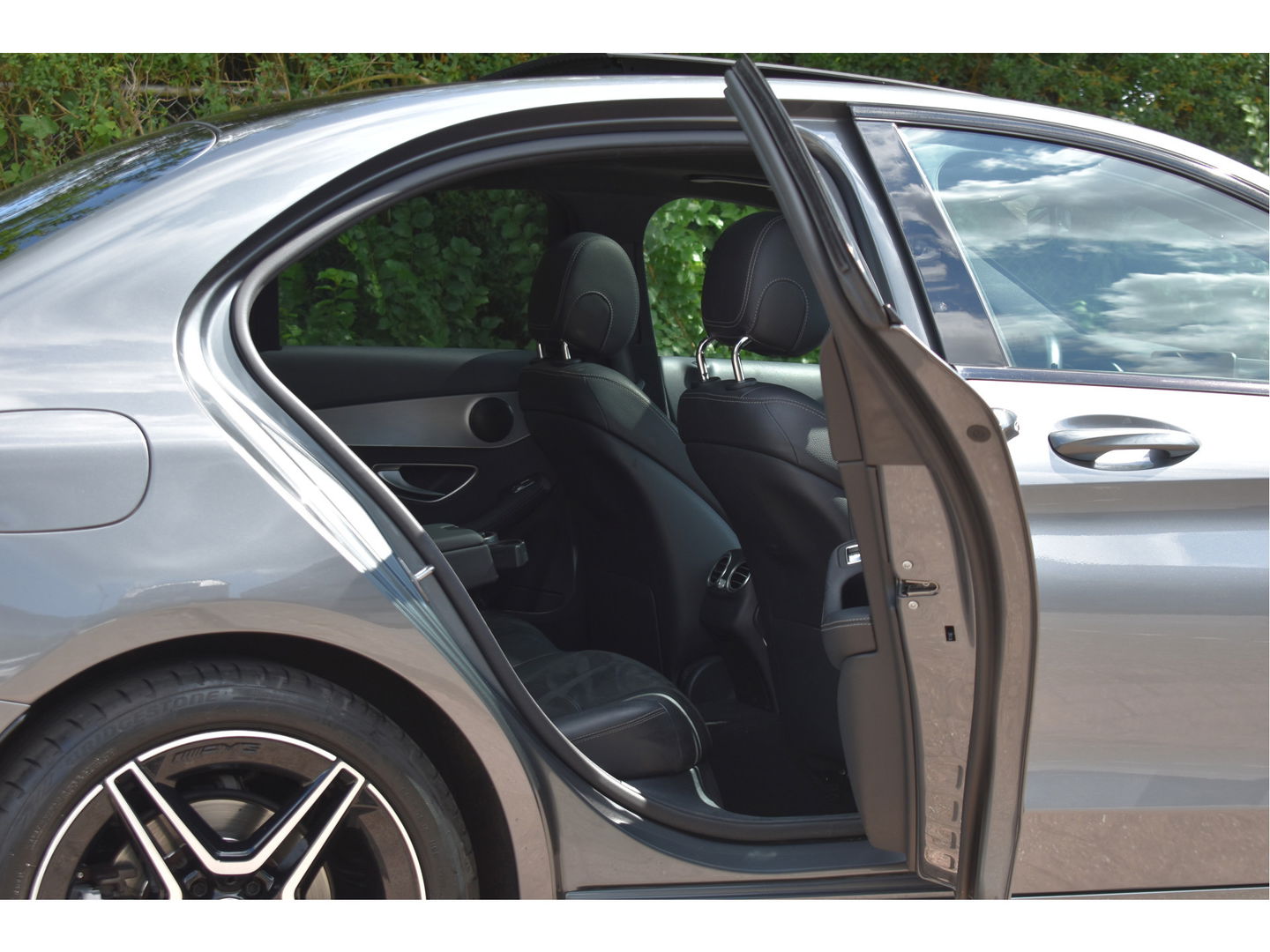 Mercedes-Benz C-Klasse 180 Business Solution AMG | NL-Auto | 360 gr. camera | Pano.dak | Afn.haak | Carplay | Full LED