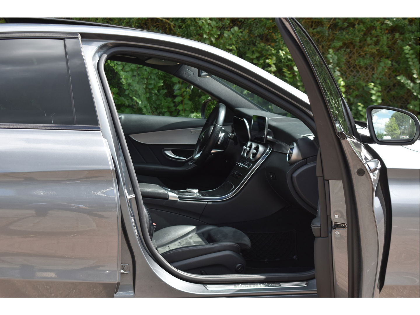 Mercedes-Benz C-Klasse 180 Business Solution AMG | NL-Auto | 360 gr. camera | Pano.dak | Afn.haak | Carplay | Full LED