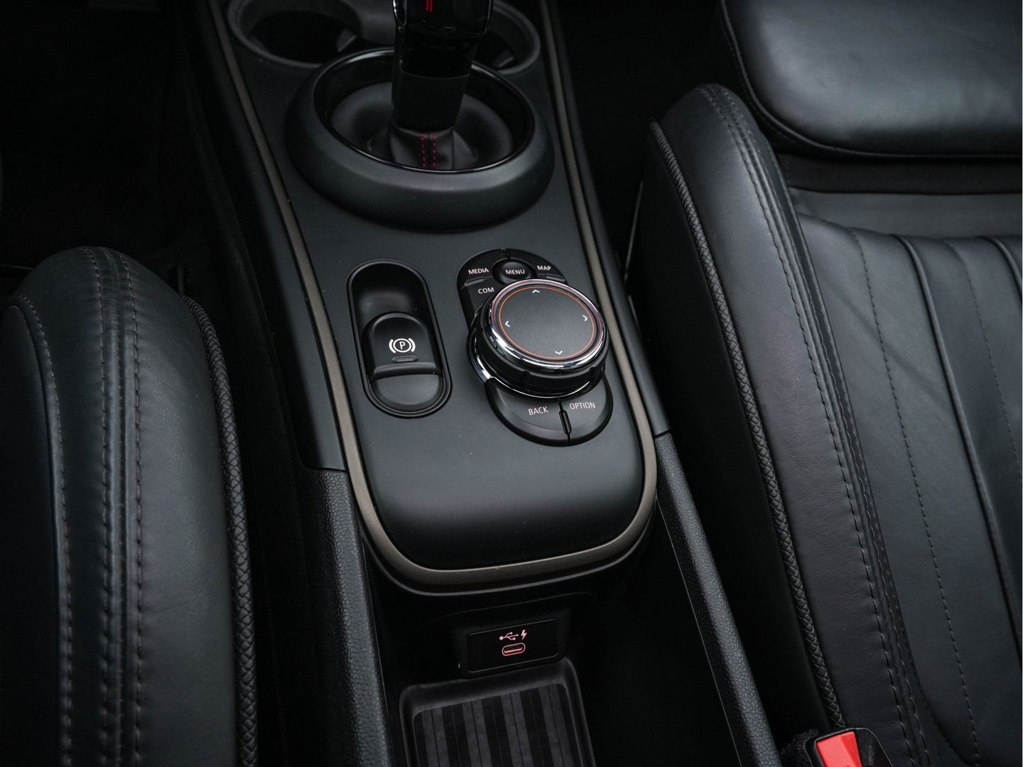 MINI Countryman 2.0 Cooper S Knightsbridge Edition JCW-Sportpack Aut. *PANO | LUXURY-LEATHER | FULL-LED | HARMAN/KARDON-AUDIO | HEATED-SPORTSEATS | KEYLESS | CAMERA | AMBIENT-LIGHT | NAVI-FULLMAP | HEAD-UP | PRIVACY-GLASS | SHIFT-PADDLES | 18''ALU*