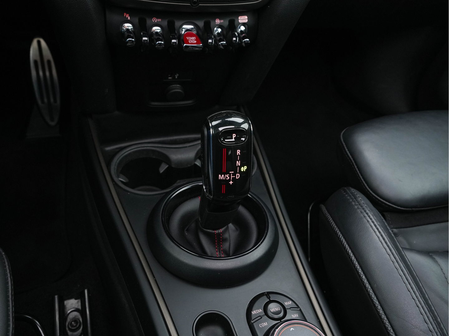 MINI Countryman 2.0 Cooper S Knightsbridge Edition JCW-Sportpack Aut. *PANO | LUXURY-LEATHER | FULL-LED | HARMAN/KARDON-AUDIO | HEATED-SPORTSEATS | KEYLESS | CAMERA | AMBIENT-LIGHT | NAVI-FULLMAP | HEAD-UP | PRIVACY-GLASS | SHIFT-PADDLES | 18''ALU*