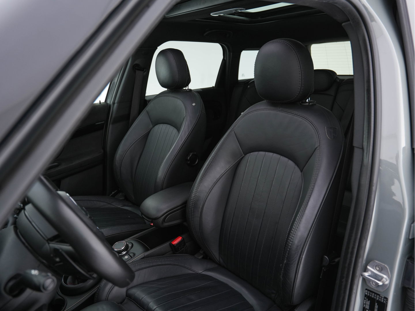 MINI Countryman 2.0 Cooper S Knightsbridge Edition JCW-Sportpack Aut. *PANO | LUXURY-LEATHER | FULL-LED | HARMAN/KARDON-AUDIO | HEATED-SPORTSEATS | KEYLESS | CAMERA | AMBIENT-LIGHT | NAVI-FULLMAP | HEAD-UP | PRIVACY-GLASS | SHIFT-PADDLES | 18''ALU*