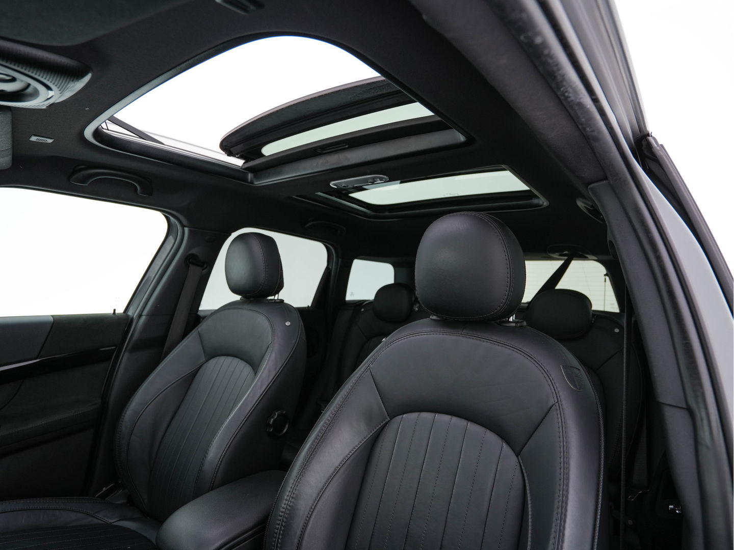 MINI Countryman 2.0 Cooper S Knightsbridge Edition JCW-Sportpack Aut. *PANO | LUXURY-LEATHER | FULL-LED | HARMAN/KARDON-AUDIO | HEATED-SPORTSEATS | KEYLESS | CAMERA | AMBIENT-LIGHT | NAVI-FULLMAP | HEAD-UP | PRIVACY-GLASS | SHIFT-PADDLES | 18''ALU*