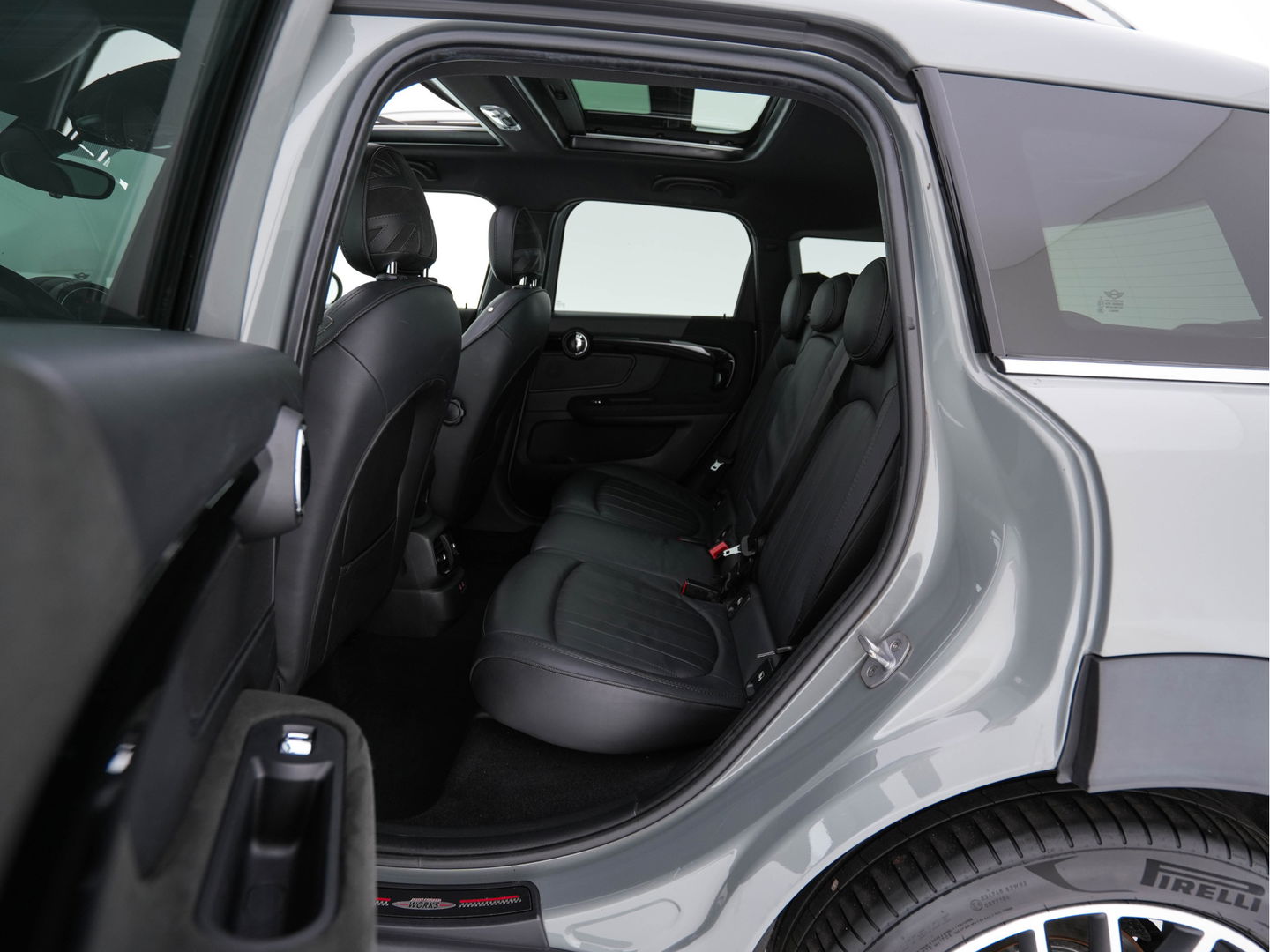 MINI Countryman 2.0 Cooper S Knightsbridge Edition JCW-Sportpack Aut. *PANO | LUXURY-LEATHER | FULL-LED | HARMAN/KARDON-AUDIO | HEATED-SPORTSEATS | KEYLESS | CAMERA | AMBIENT-LIGHT | NAVI-FULLMAP | HEAD-UP | PRIVACY-GLASS | SHIFT-PADDLES | 18''ALU*