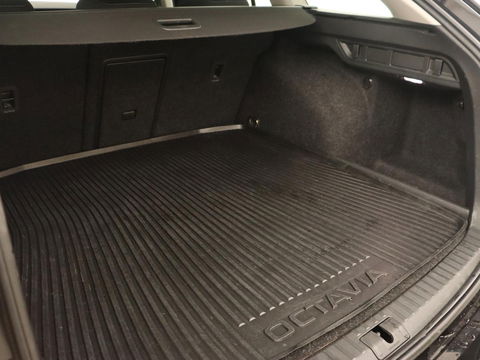 Škoda Octavia 1.4 TSI iV PHEV Business Edition | Stoel & stuurverwarming | Carplay | Navigatie | Parkeerhulp | Climate control | Cruise control