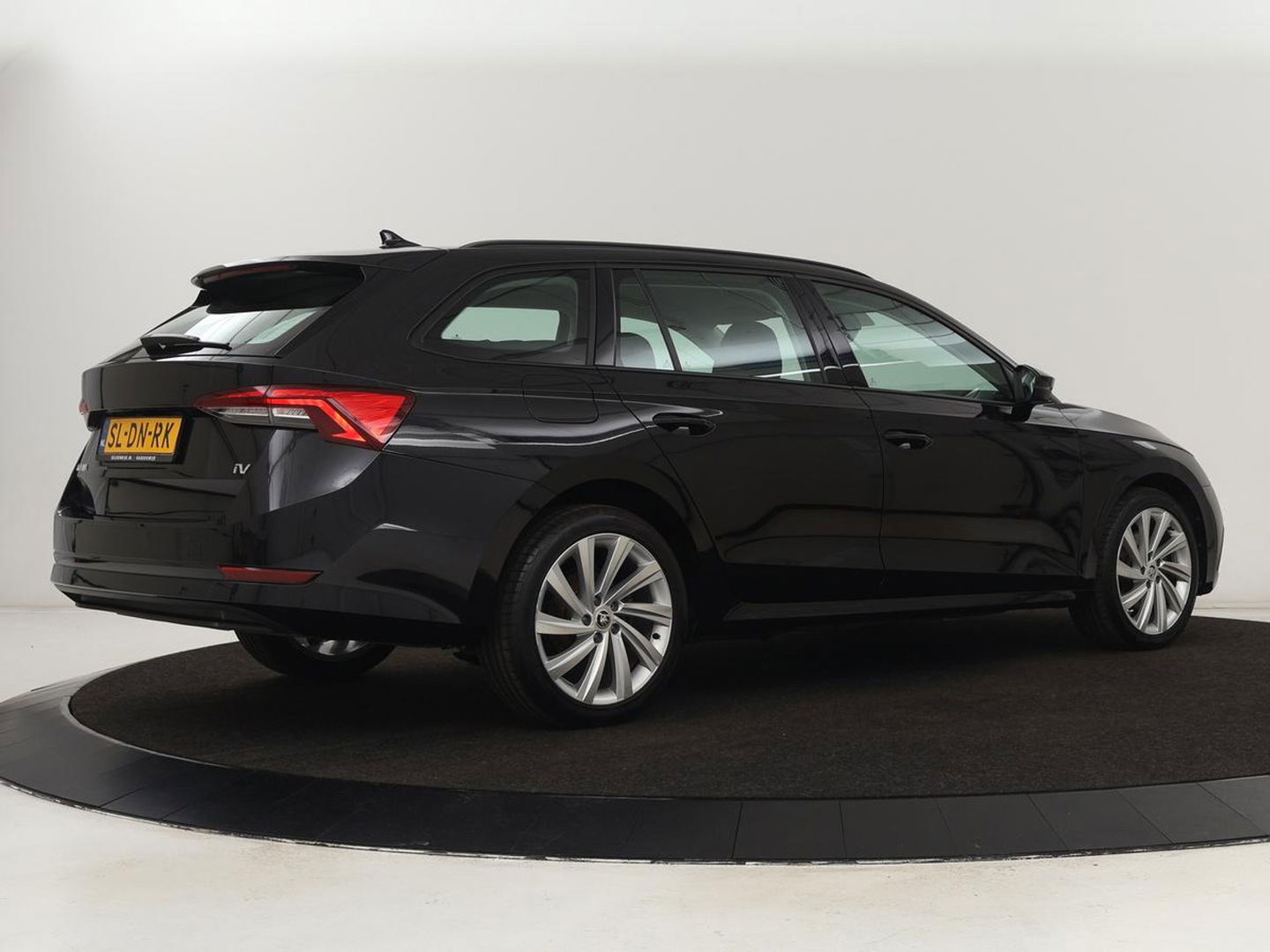 Škoda Octavia 1.4 TSI iV PHEV Business Edition | Stoel & stuurverwarming | Carplay | Navigatie | Parkeerhulp | Climate control | Cruise control