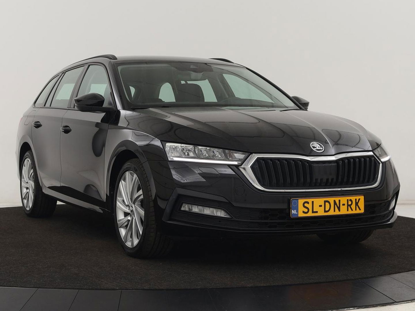 Škoda Octavia 1.4 TSI iV PHEV Business Edition | Stoel & stuurverwarming | Carplay | Navigatie | Parkeerhulp | Climate control | Cruise control