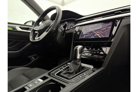 Volkswagen Arteon Shooting Brake 1.4 TSI eHybrid R-Line | 293PK | Pano | Sfeer | Virtual | Trekh | LED | HuD | Carplay | Camera