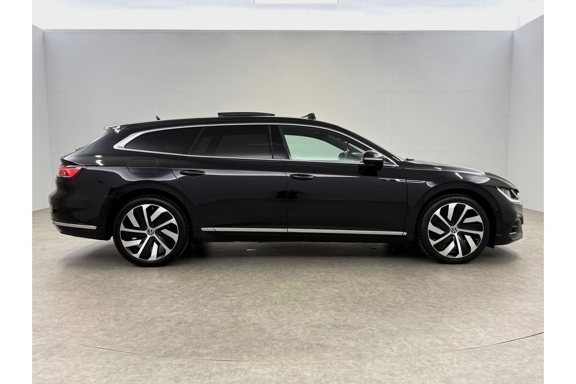 Volkswagen Arteon Shooting Brake 1.4 TSI eHybrid R-Line | 293PK | Pano | Sfeer | Virtual | Trekh | LED | HuD | Carplay | Camera