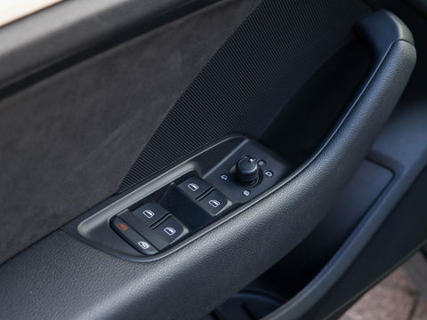 Audi A3 Limousine 1.4 TFSI Ambiente S Line Automaat Xenon ACC Navigatie